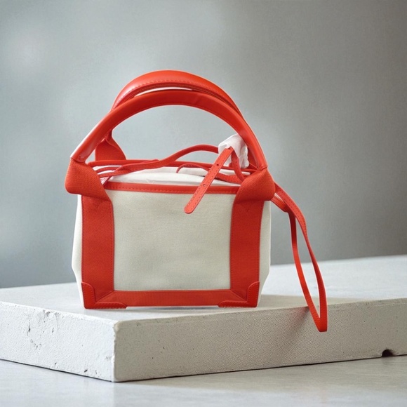 Balecianga Tote Canvas - Picture 2 of 5